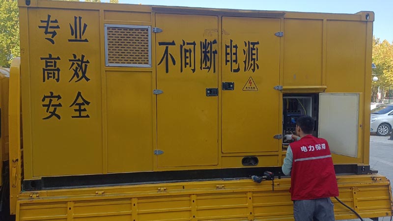 上饶柴油发电机组和UPS电源配合使用时，如何避免切换过程中的电力中断？